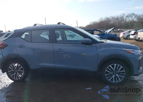 2021 Nissan Kicks Sv Xtronic Cvt z USA, uszkodzony, nr VIN 3N1CP5CV3ML562810